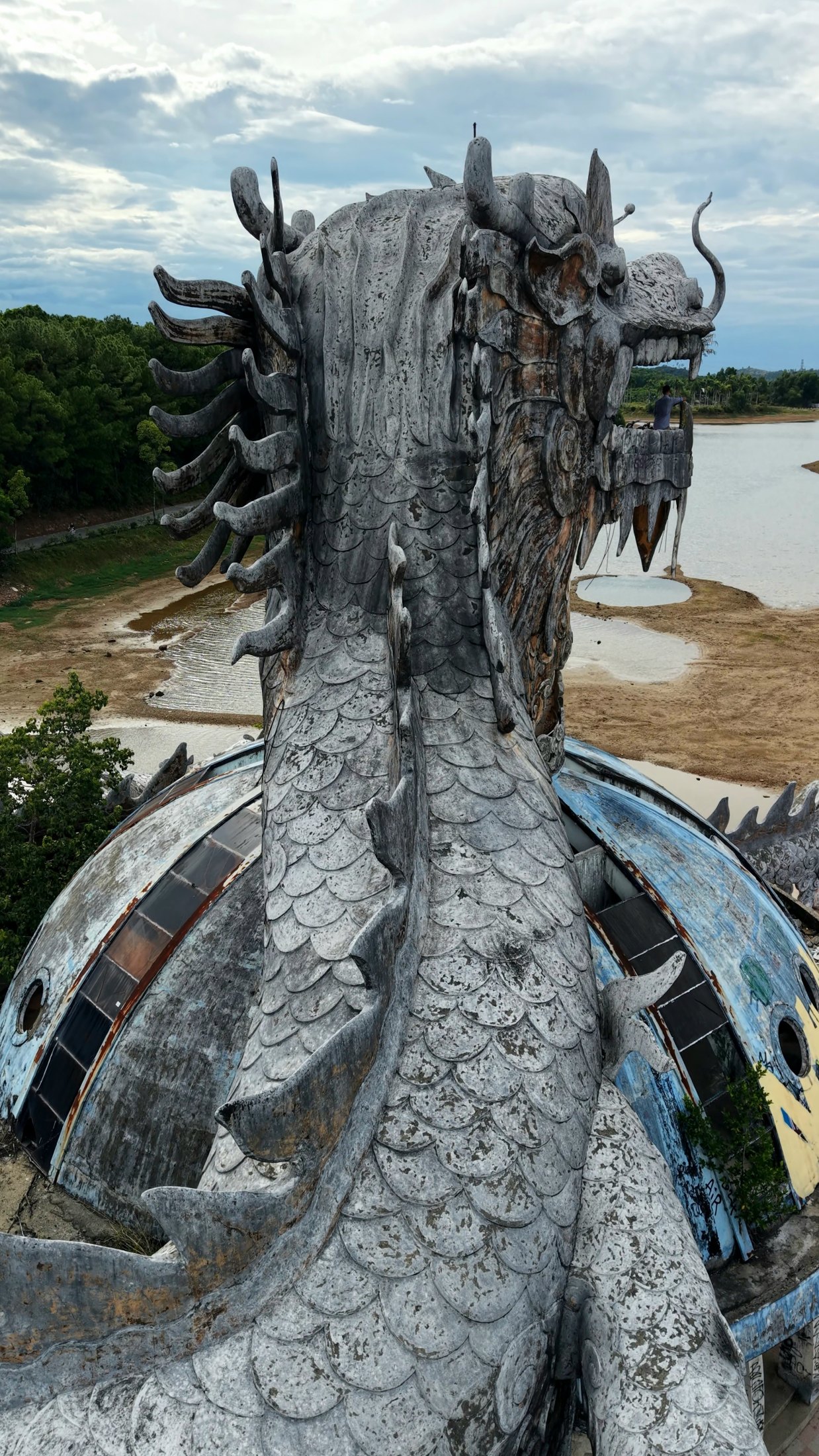 À Hué, un dragon abandonné peut-il détrôner les empereurs ? — 3